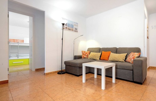 Vinaros Apartment | Apartment 'Central Modern 3bdr' with Wi-Fi and Air Conditioning