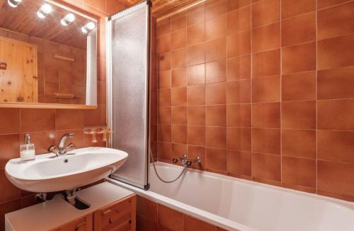 Saint-Pierre-de-Clages Apartment | Apartment Chaedoz 65 by Interhome