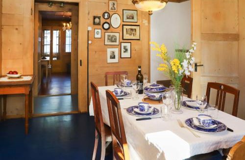 Saanenmoeser Apartment | Apartment Chalet Ahorni by Interhome