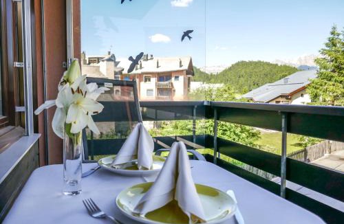 Champfer Apartment | Apartment Chesa Corvatsch 111 - Champfer by Interhome