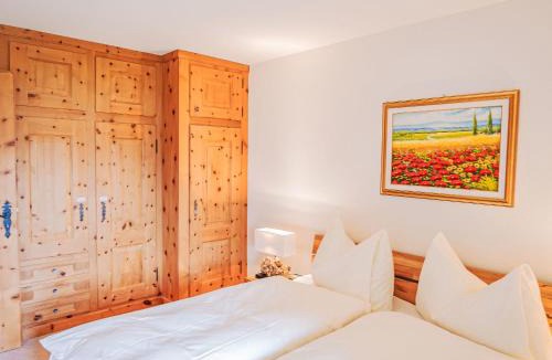 Sils-Maria Apartment | Apartment Chesa Polaschin B - B10 - Sils by Interhome
