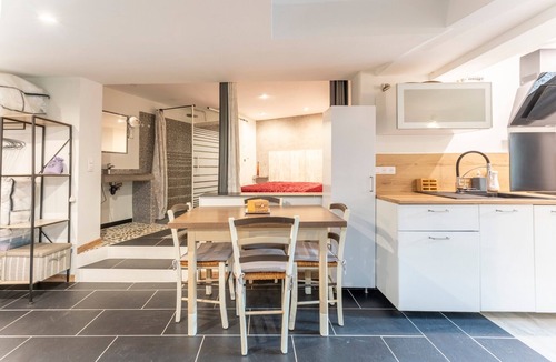 Vedene Apartment | Apartment 'Chez Patricia En Provence' with Shared Pool, Wi-Fi and Air Conditioning