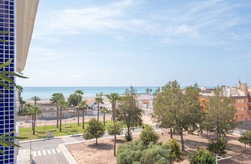 Moncofar Apartment | Apartment 'Chillout I'akevan' with Sea View, Shared Pool and Wi-Fi