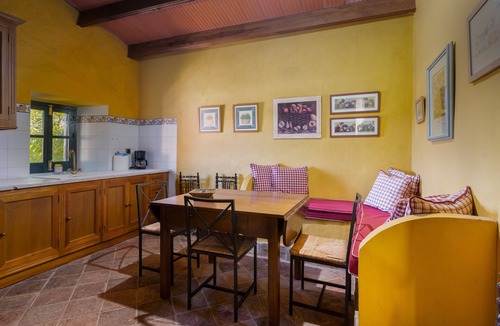 Constantina House | Apartment 'Chirrin' with Mountain View, Private Terrace and Private Garden