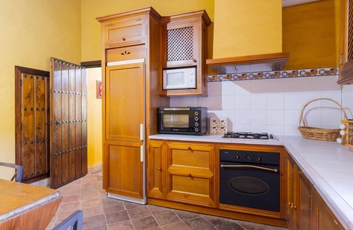 Constantina House | Apartment 'Chirrin' with Mountain View, Private Terrace and Private Garden