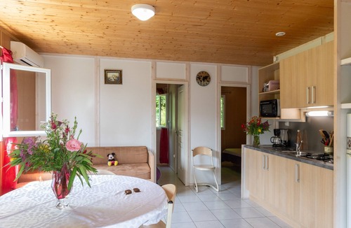 Gravieres House | Apartment 'Cindy - Mas Lachamp' with Mountain View, Shared Pool and Air Conditioning