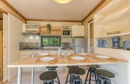 Vaulnaveys-le-Bas RV Rental | Apartment 'Columbia 43B' with Mountain View, Wi-Fi and Air Conditioning