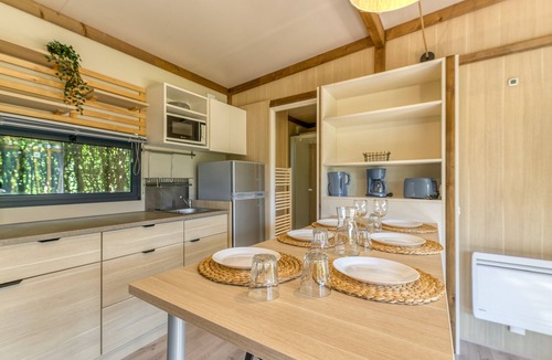 Vaulnaveys-le-Bas RV Rental | Apartment 'Columbia 43B' with Mountain View, Wi-Fi and Air Conditioning