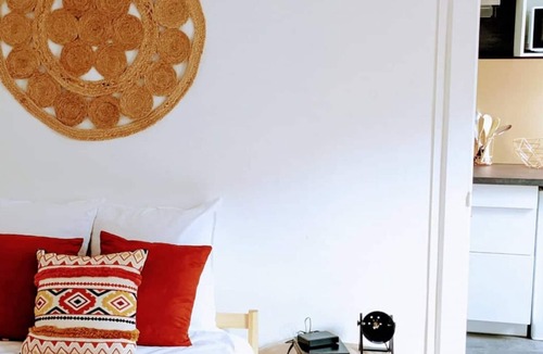 Saint-Serge Apartment | Apartment-Comfort-Ensuite with Bath-Courtyard view