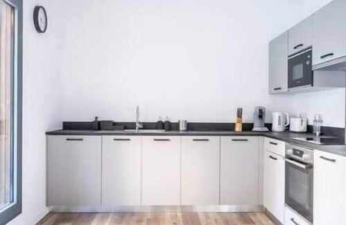 Centre Ville Apartment | Apartment Comfortable in the centre of Pau: parking, AC.