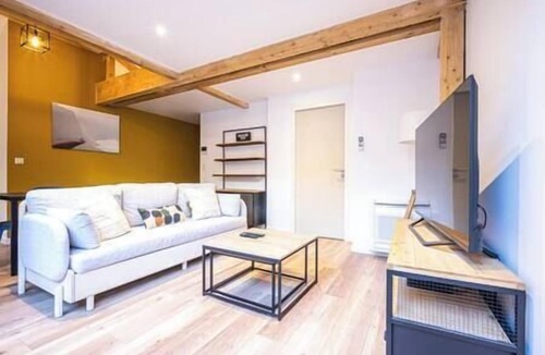 Centre Ville Apartment | Apartment Comfortable in the centre of Pau: parking, AC.