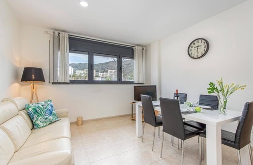 El Mas Oliva Apartment | Apartment 'Confort' with Shared Pool, Wi-Fi and Air Conditioning