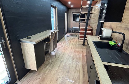 Calais City Center Apartment | Apartment Containers 900 m from the beach