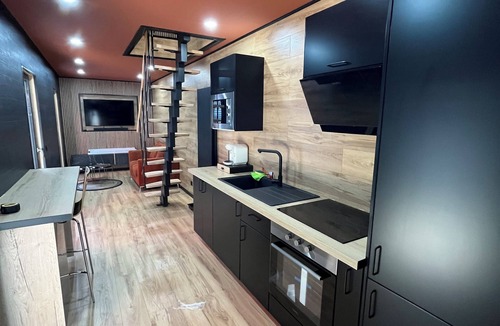 Calais City Center Apartment | Apartment Containers 900 m from the beach