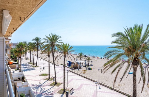 El Vendrell Apartment | Apartment "Coral Beach by Pat" with Sea View, Shared Pool & Wi-Fi