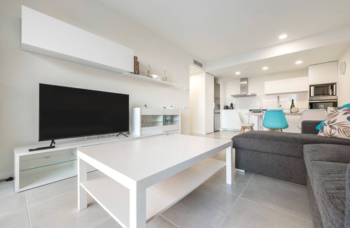 Calafell Apartment | Apartment 'Costa Dorada Perle' with Sea View, Shared Pool and Air Conditioning