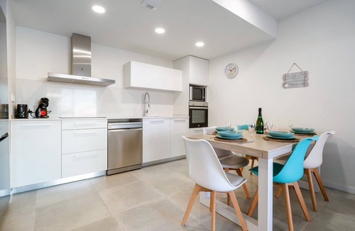 Calafell Apartment | Apartment 'Costa Dorada Perle' with Sea View, Shared Pool and Air Conditioning