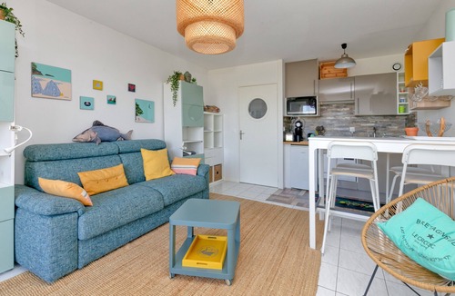 Le Croisic Apartment | Apartment 'Cosy Face La Mer' with Sea View, Private Terrace and Wi-Fi
