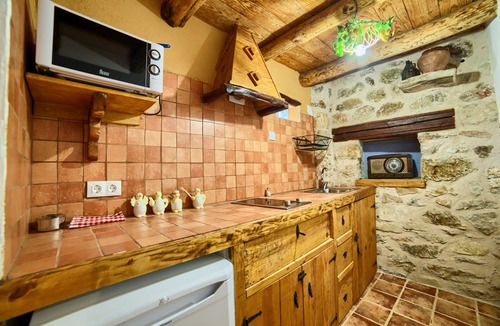 Ejulve Apartment | Apartment-Cottage-Private Bathroom-Mountain view-Los Pajarcicos- El Torero