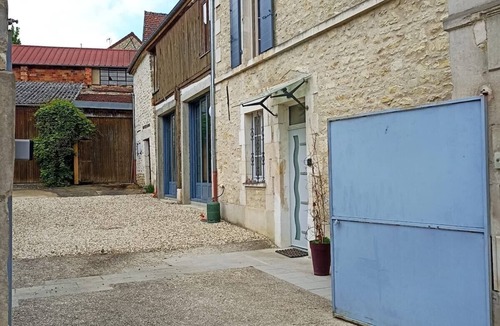 Maligny Apartment | Apartment-Courtyard view-Private Bathroom