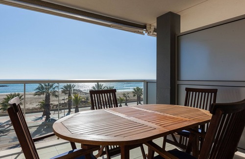 Cubelles Apartment | Apartment 'Cubelles' with Sea View, Wi-Fi and Air Conditioning