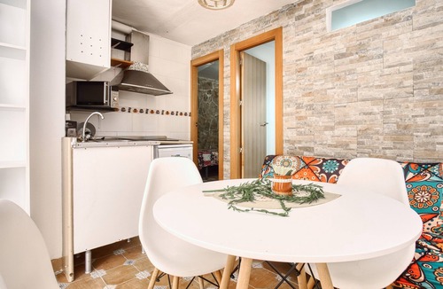 Barri Vell - Santa Creu Apartment | Apartment 'Cueva Alicante' with Wi-Fi and Air Conditioning