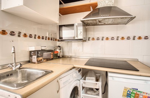 Barri Vell - Santa Creu Apartment | Apartment 'Cueva Alicante' with Wi-Fi and Air Conditioning