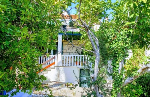 Bol Apartment | Apartment Cvita - 150 m from pebble beach: SA1(2) - Bol, Island Brac, Croatia