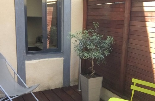 Grand Parc-Paul Doumer Apartment | Apartment-de la Course 1-Ensuite with Shower