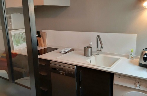 Grand Parc-Paul Doumer Apartment | Apartment-de la Course 2 -Ensuite with Shower