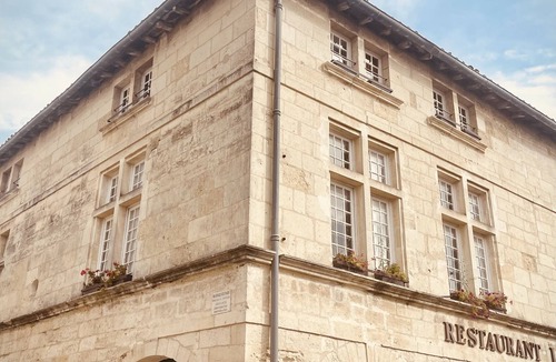Aigues-Mortes Medieval City Apartment | Apartment-Deluxe-Ensuite with Bath-Terrace