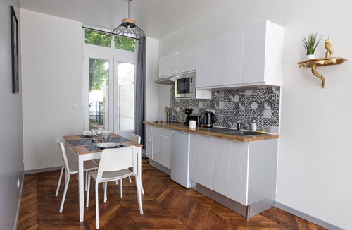 Saint-Quentin Apartment | Apartment-Deluxe-Ensuite-Terrace