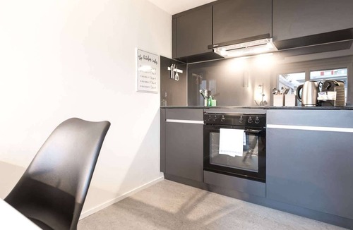 St. Gallen Apartment | Apartment deluxe orange with shower and kitchen