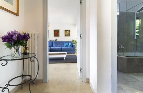 Caslano Apartment | Apartment Design - Terrazzo, vista lago mozzafiato