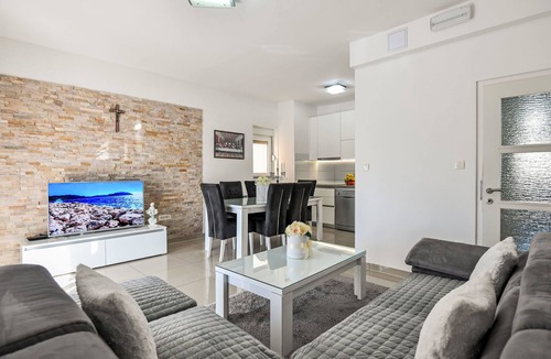 Donji Prolozac Apartment | Apartment Dijana by Interhome