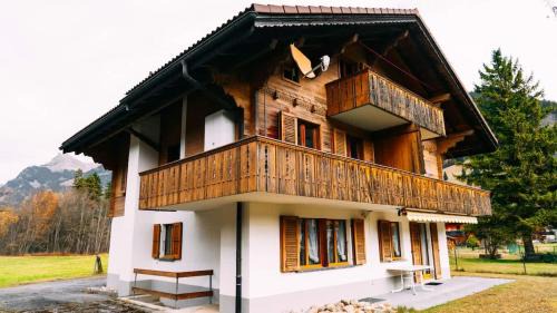 Blausee Apartment | Apartment Dita - Cozy Stay in Kandersteg