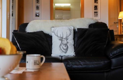 Saint-Pierre-de-Clages Apartment | Apartment Domaine des Reines A2 by Interhome