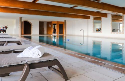 Saint-Pierre-de-Clages Apartment | Apartment Domaine des Reines A2 by Interhome