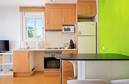 Segur de Calafell Apartment | Apartment 'Dorada 1-2' with Shared Pool, Shared Garden and Wi-Fi
