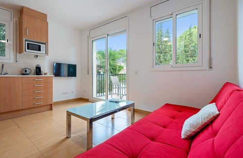 El Mas Mel Apartment | Apartment 'Dorada 2-3' with Shared Pool, Private Terrace and Wi-Fi