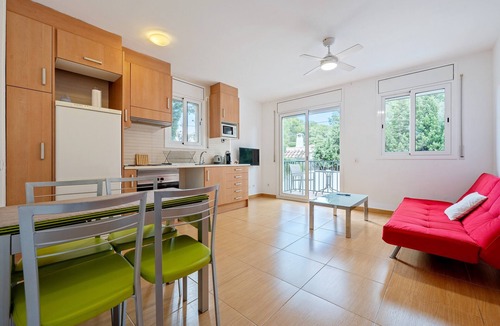 El Mas Mel Apartment | Apartment 'Dorada 2-3' with Shared Pool, Private Terrace and Wi-Fi