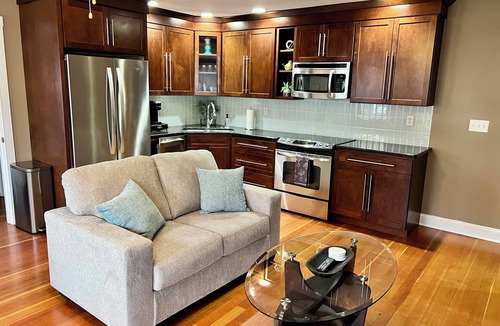 Monmouth Apartment | Apartment Downtown Monmouth by Market Alley