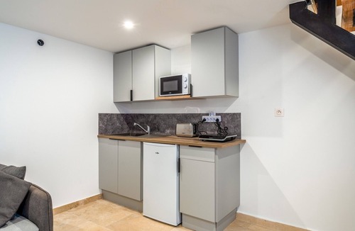 Robion Apartment | Apartment 'Duplex 11' with Wi-Fi and Air Conditioning