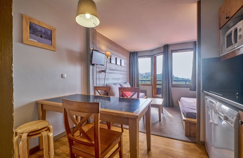 Eclose-Ouest Apartment | Apartment "Duplex" with Mountain View & Shared Pool