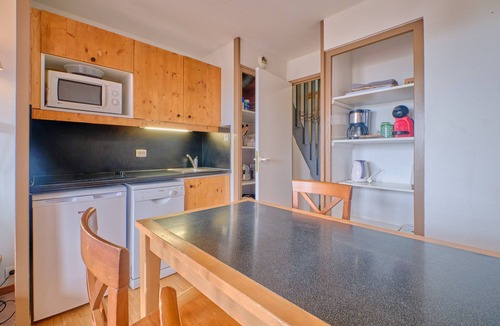 Eclose-Ouest Apartment | Apartment "Duplex" with Mountain View & Shared Pool