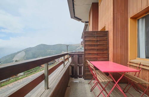Eclose-Ouest Apartment | Apartment "Duplex" with Mountain View & Shared Pool