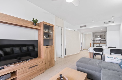 Flamenca Beach Apartment | Apartment 'El Rincon Soleado' with Shared Pool, Wi-Fi and Air Conditioning
