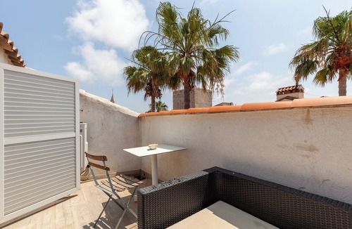 Malo-les-Bains Apartment | Apartment 'Eau Salée' with Wi-Fi and Air Conditioning