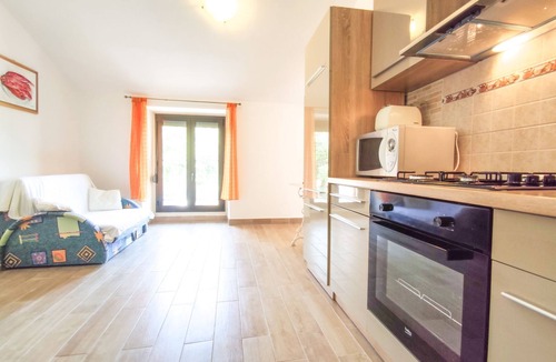 Rakalj Apartment | Apartment Edi with large garden for shared use