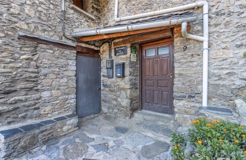 Durro Apartment | Apartment 'El Case' with Mountain View and Private Garden